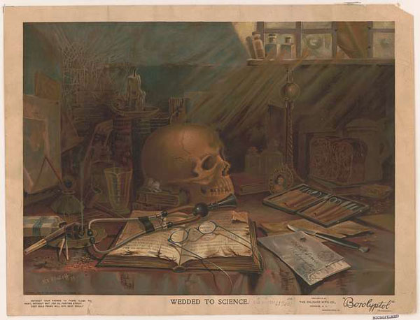 libro, anteojos y cráneo en un escritorio antiguo